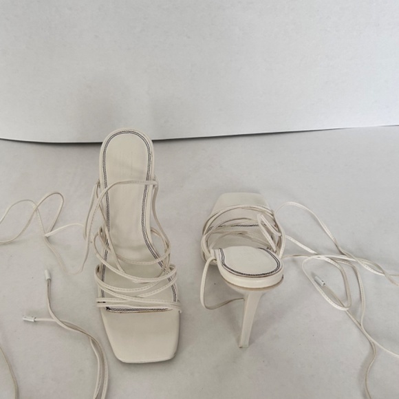 White heeled strappy sandals - Picture 3 of 4